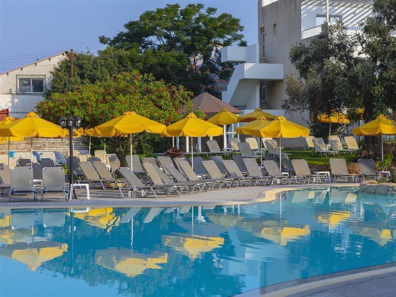 Mayfair Gardens Paphos Bagian luar foto