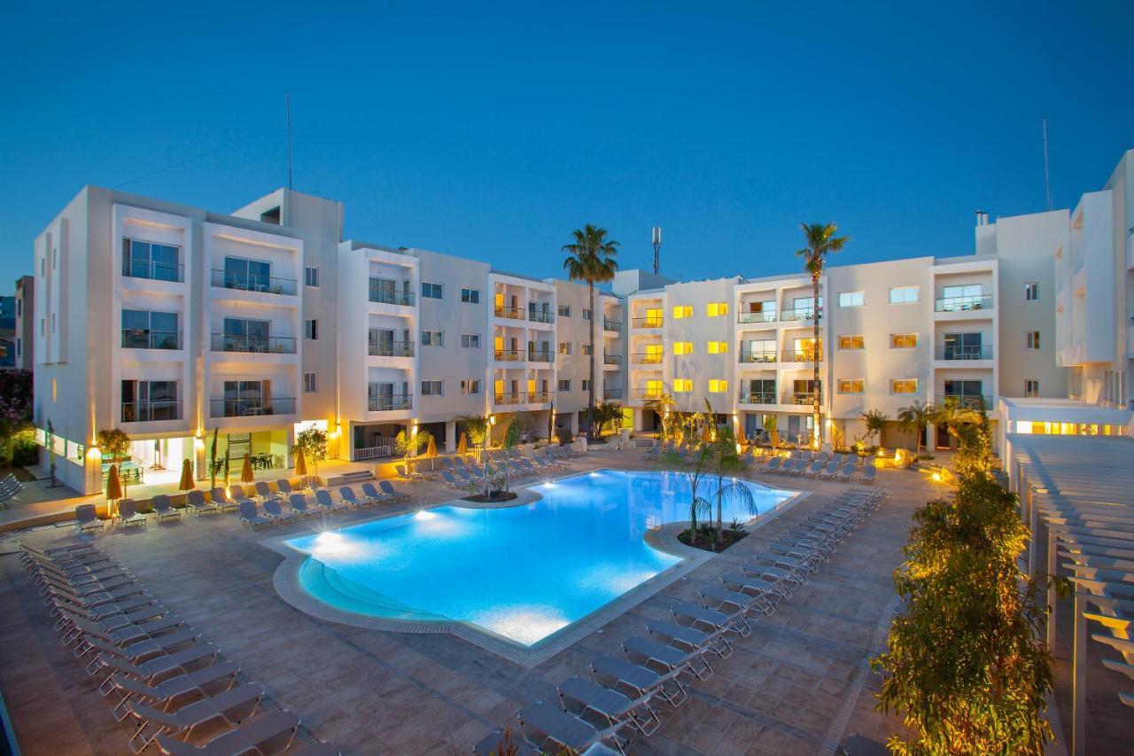 Mayfair Gardens Paphos Bagian luar foto