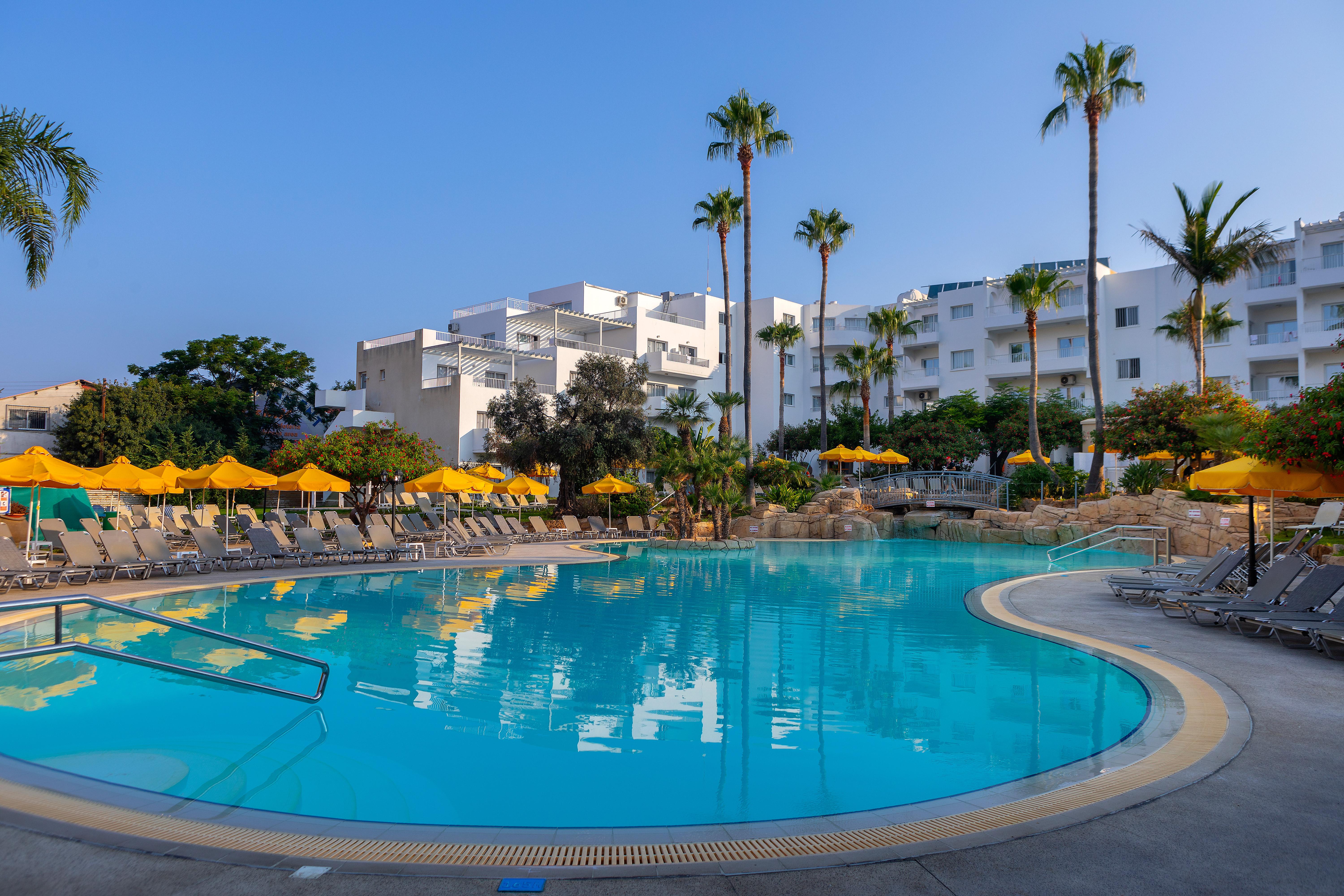 Mayfair Gardens Paphos Bagian luar foto