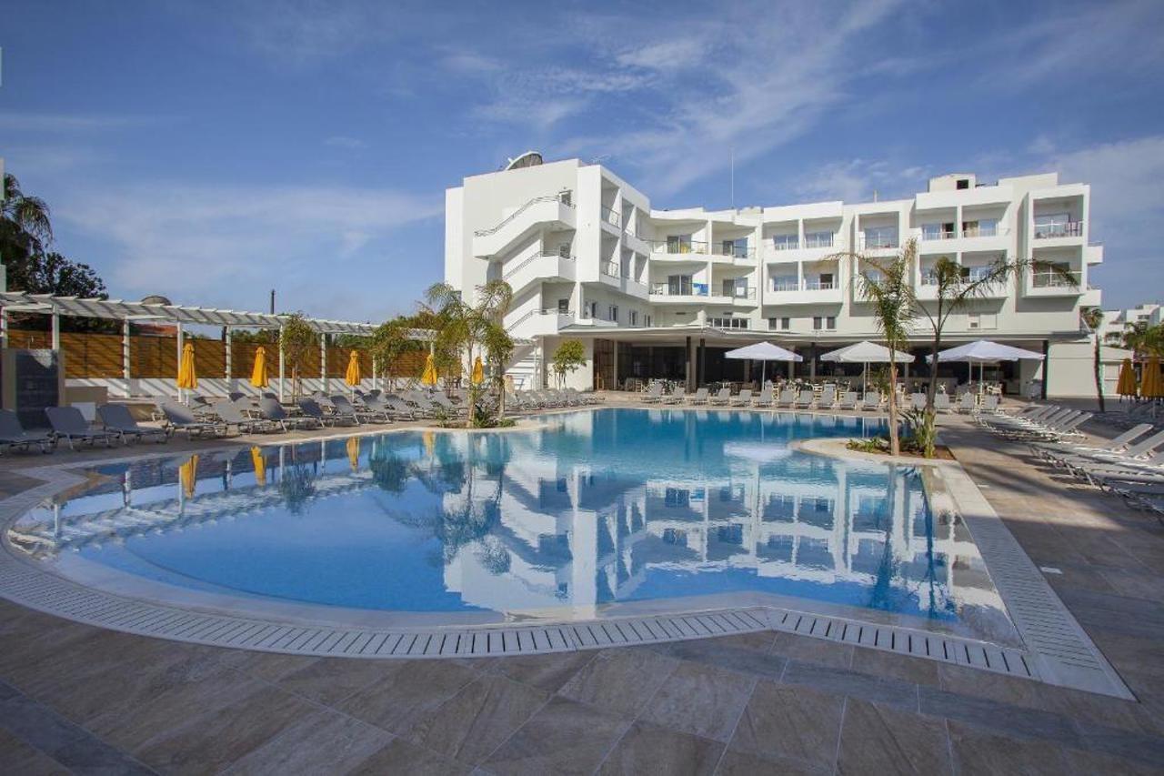 Mayfair Gardens Paphos Bagian luar foto