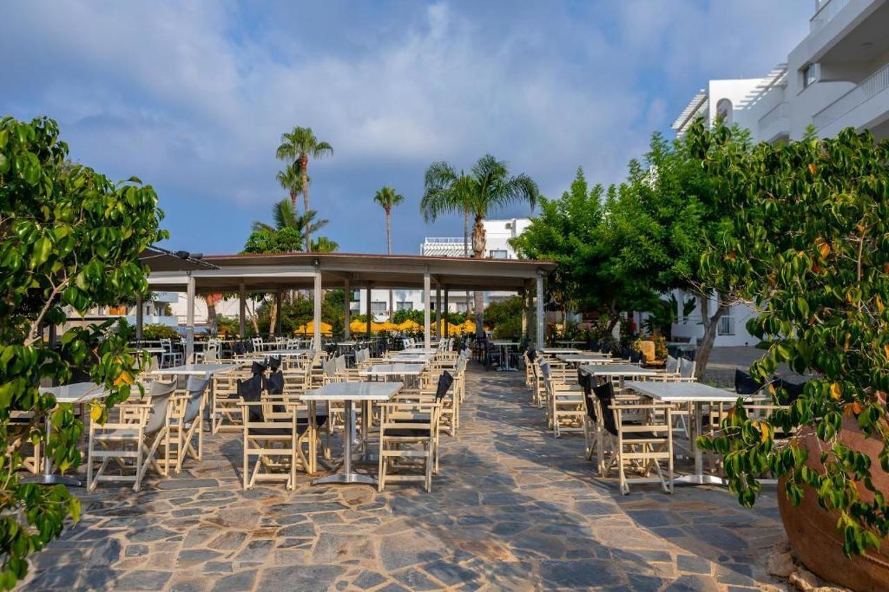 Mayfair Gardens Paphos Bagian luar foto