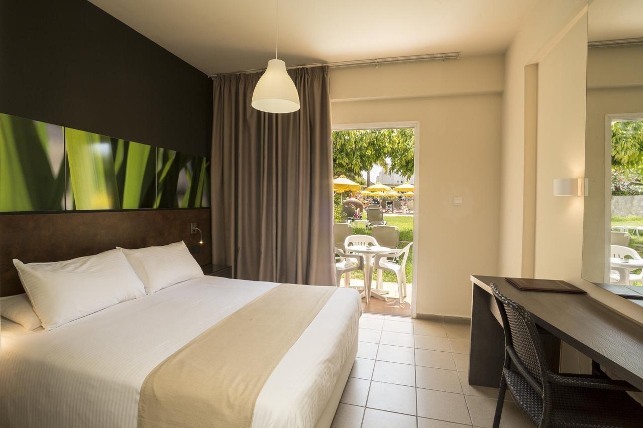 Mayfair Gardens Paphos Bagian luar foto
