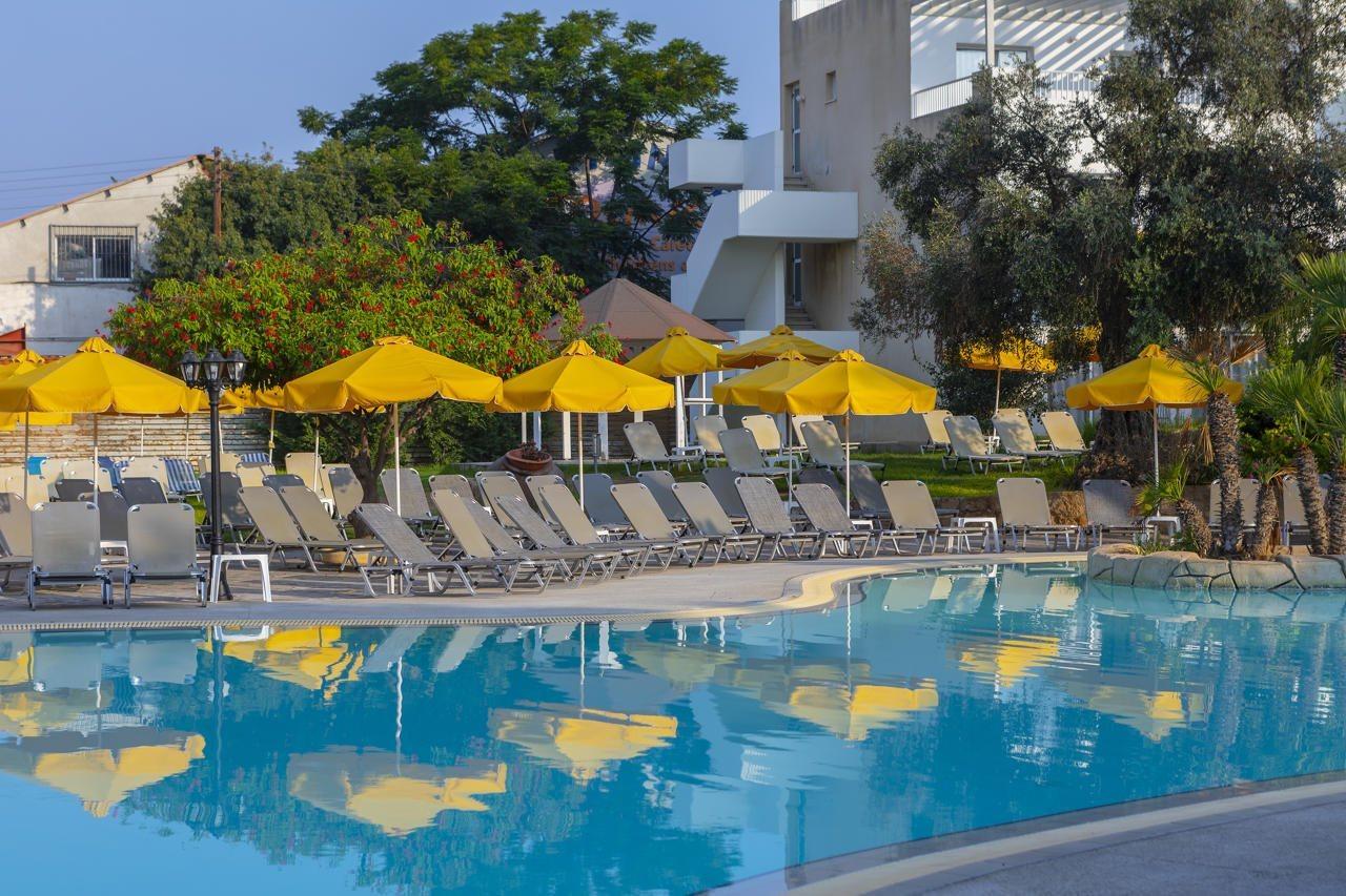 Mayfair Gardens Paphos Bagian luar foto